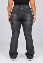 Load image into Gallery viewer, Black Tint-Wash Flare Jeans (PLUS)