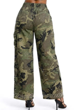 Load image into Gallery viewer, Rhinestone Camo Wide Leg Cargo Pants (S-3X)

