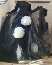 Load image into Gallery viewer, Black Tulle Flower Skirt
