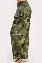 Load image into Gallery viewer, Camouflage Cargo Pants
