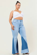 Load image into Gallery viewer, Blue Color Block Flare Jeans (PLUS)
