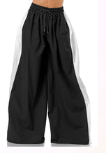 Load image into Gallery viewer, Black Wide Leg Windbreaker Pants
