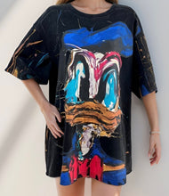 Load image into Gallery viewer, Graphic Painted Duck Oversized Tee (Black/White)
