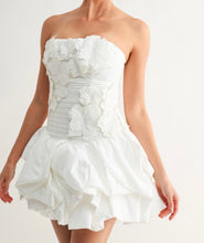 Load image into Gallery viewer, White Sweetheart Bloom Mini Dress
