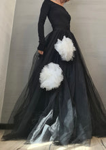 Load image into Gallery viewer, Black Tulle Flower Skirt
