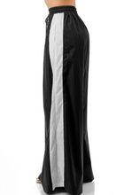 Load image into Gallery viewer, Black Wide Leg Windbreaker Pants
