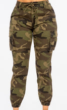 Load image into Gallery viewer, Green Camo Cargo Drawstring Joggers (PLUS)
