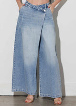 Load image into Gallery viewer, Wrap Front Wide Leg Jeans
